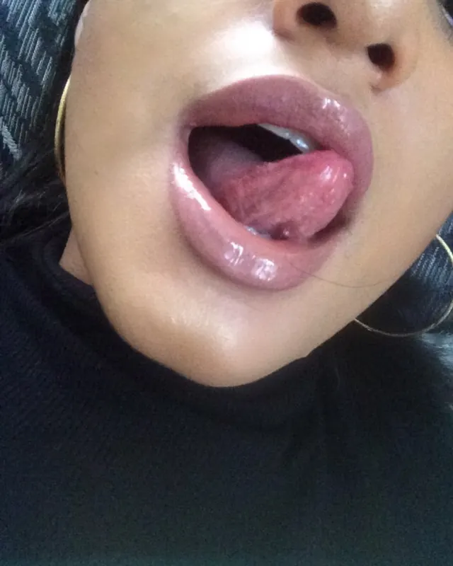 Nada, 19 ans, beurette à Mézières-sur-Seine